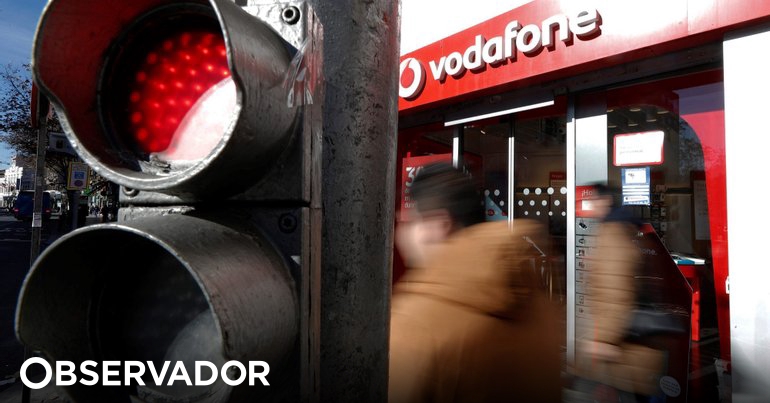 Vodafone will be roaming again for British traveling to Europe.  Excludes Portuguese going to England - Spectator