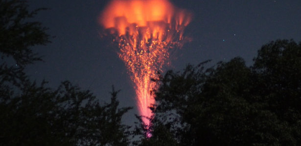 Photographer records rare lightning using "fireballs";  research