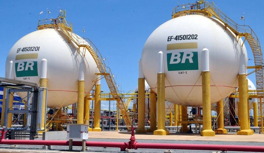 When privatizing Brazil, the UK is exploring the nationalization of the gas sector