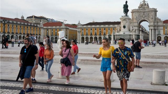 Tourists are not downtown Lisbon