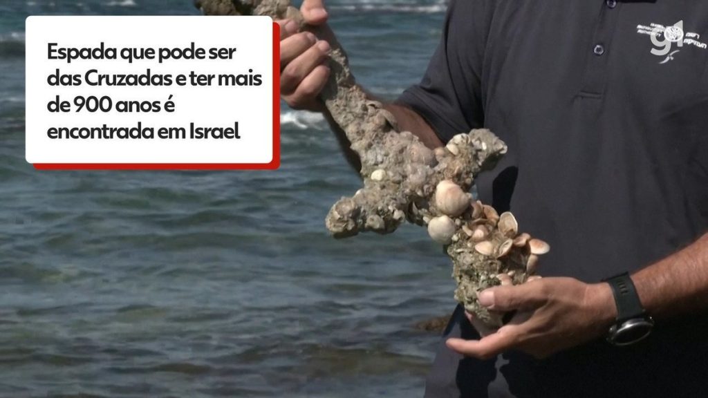 A cruciform sword dating back more than 900 years was found in the sea in Israel |  Globalism
