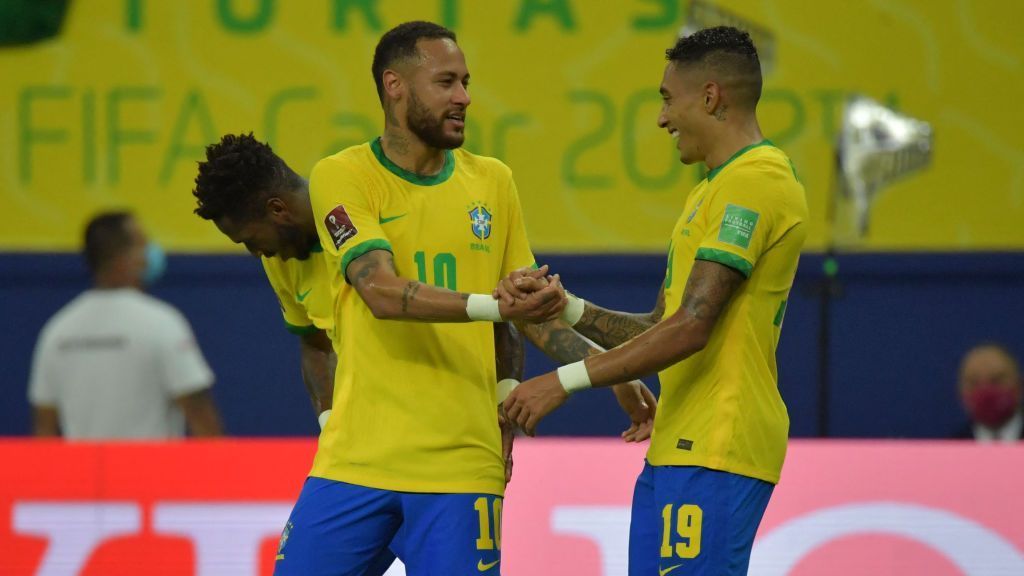 Neymar and Ravenha shine, and the Brazilian team beats Uruguay and appears in the qualifiers