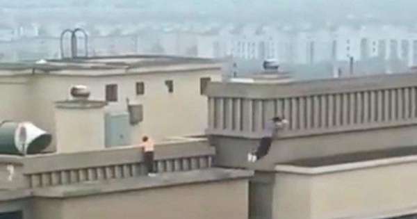 Video: Children's 'play' in flight from 27-storey unprotected buildings - International