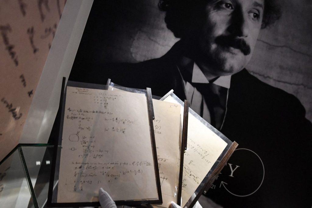 Einstein's manuscript on the theory of relativity displayed at auction in Paris |  Science