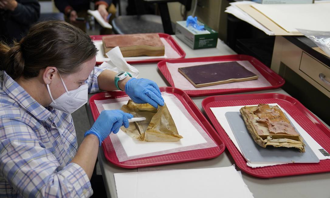 The restorer works in an envelope removed from the time capsule Photo: AP