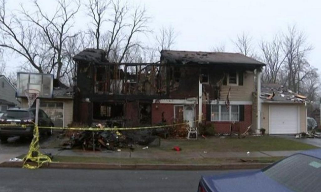 The King family home was destroyed after a Christmas tree caught fire Photo: Reproducer / KYW via CNN
