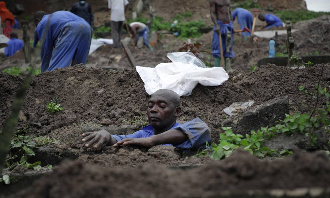 A man collects remains from a grave at Vingunguti cemetery in Dar es Salaam, Tanzania, as 200 graves are moved to Kitunda Mwanagati Photo: ERICKY BONIPHACE / AFP