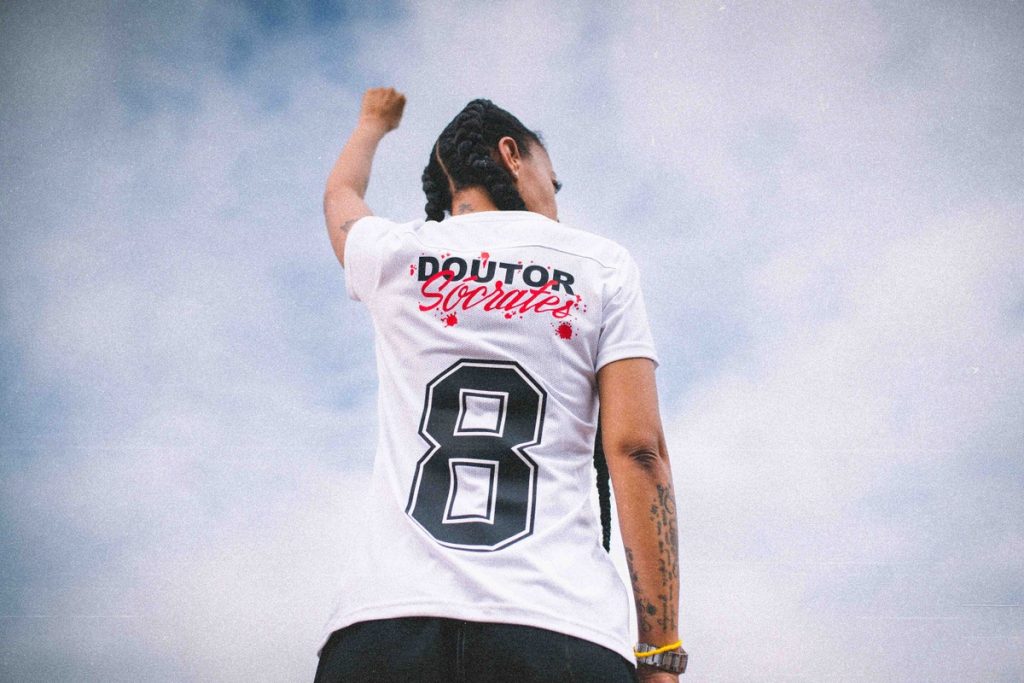 The Corinthians launched a range of shirts in honor of Socrates;  see pictures |  Corinthians
