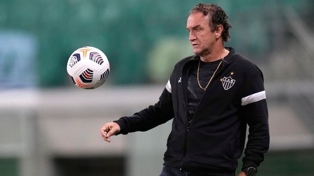 Today, Atletico MG's rival, Atlético-PR coach "sucked" Coca and helped him become a champion with what he learned in Italy