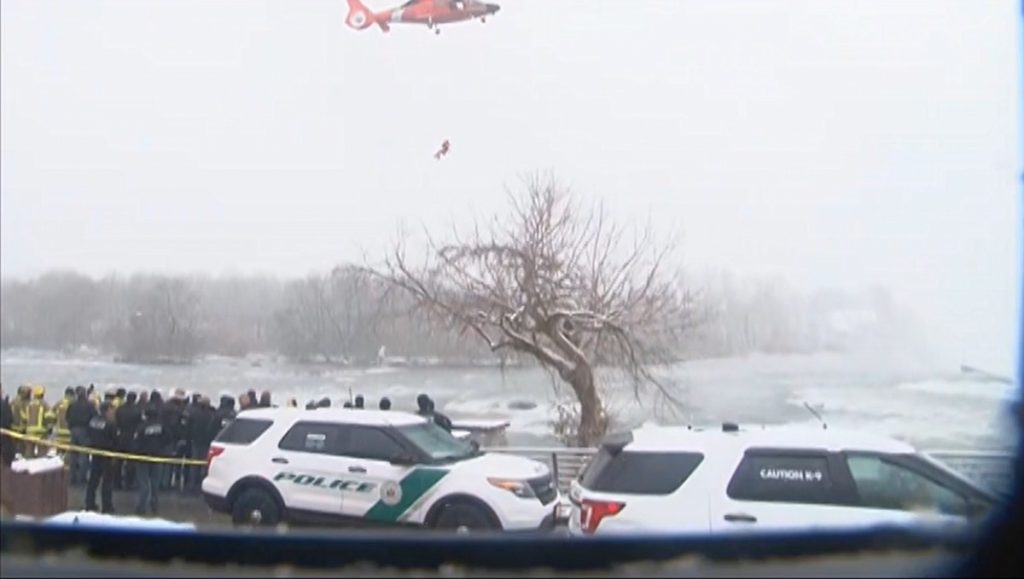 US Coast Guard conducts rescue operation in car crash in Niagara Falls |  Globalism