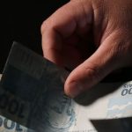 Correntistas resgatam R$ 900 mil esquecidos em bancos, segundo Banco Central