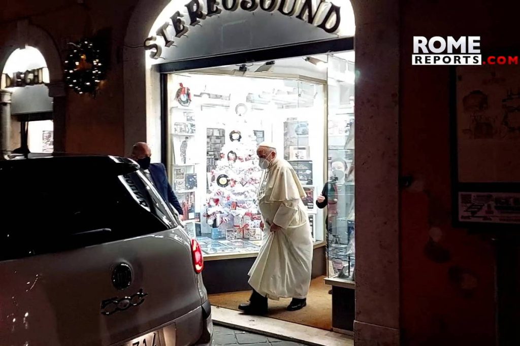 I miss walking down the street, says the Pope after I was spotted in a record store - 01/14/2022 - World