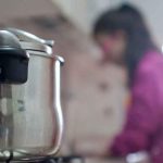 Unemployment, income cuts, harassment: the routine of domestic workers in precarious work