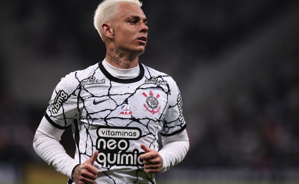Empresário de Róger Guedes fala sobre possibilidade de atacante trocar Corinthians por rival brasileiro
