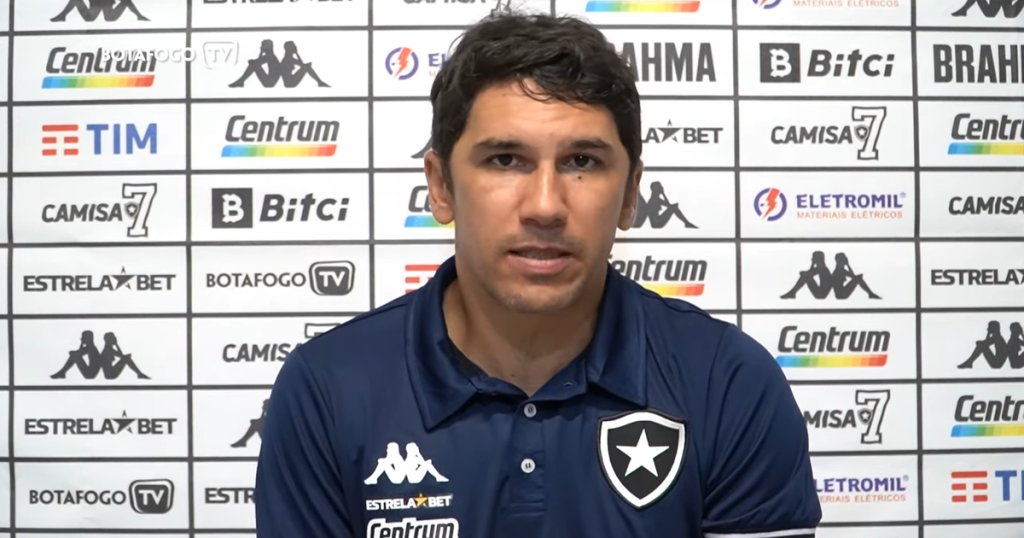 Lucio Flavio praises Botafogo players after the sudden change in leadership: 'They understood the process and played a great game'
