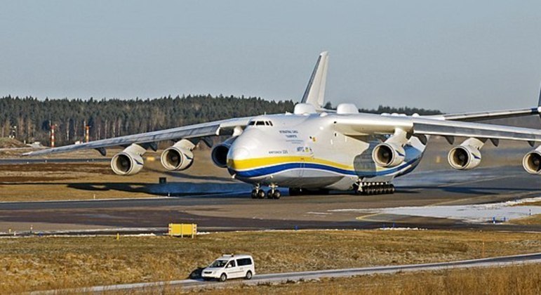 The Russian attack in Kiev destroyed the Antonov Mriya, the largest aircraft in the world - Prisma