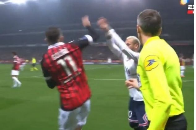 Neymar surprised and pushed the opponent in the defeat of Paris Saint-Germain.  Watch