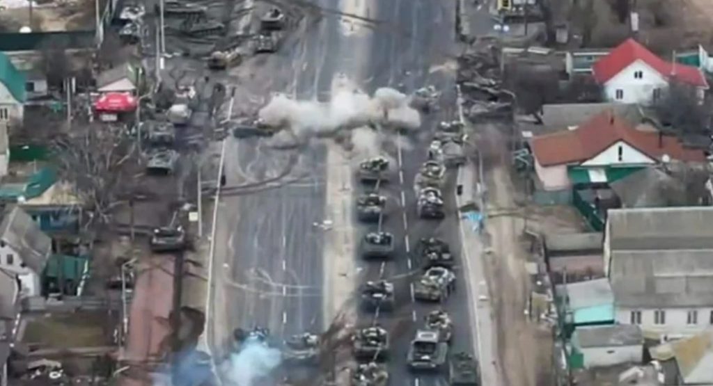 The battle between Russian and Ukrainian tanks became viral;  watching video