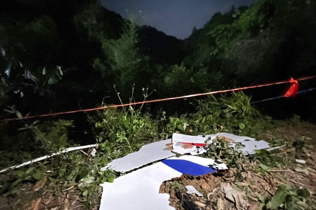 The black box of the plane that crashed in China on Wednesday was found (23) |  World