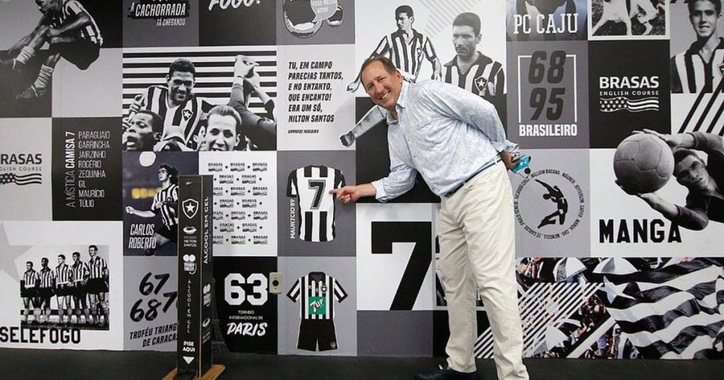 John Textor responds to a Botafogo fan: "We have a coach and we will hire at least six other players"