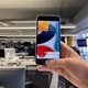 iPhone SE 2022: Cell phone retains screen unlock button with biometrics - Bruna Souza Cruz / Tilt