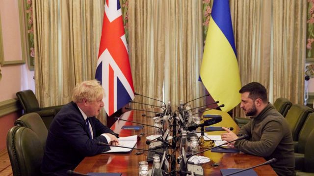 Boris Johnson and Volodomyr Zelensky meet in a closed room