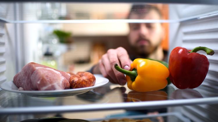It is wrong to leave meat for several days in the refrigerator, especially uncovered - iStock - iStock