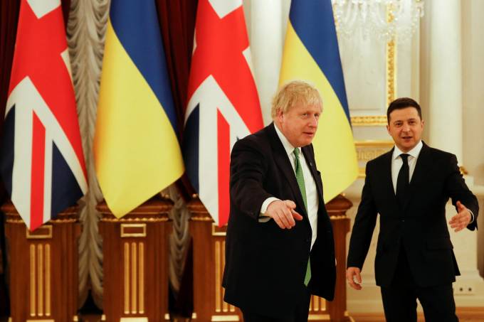 UK to reopen Ukrainian embassy and investigate war crimes