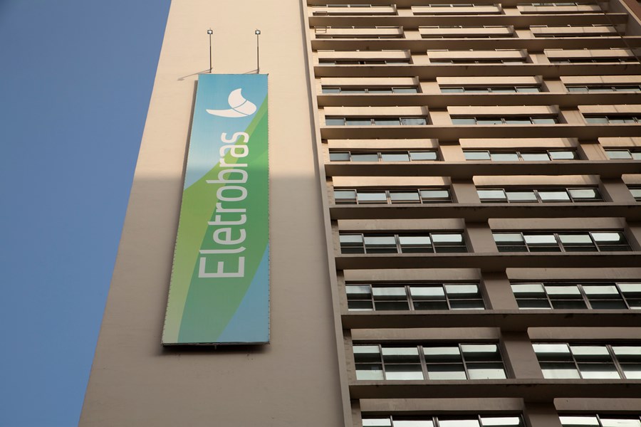 Eletrobras (ELET3): The TCU's decision is a setback for the government and hinders, but does not stop, privatization, analysts say.  stock closing