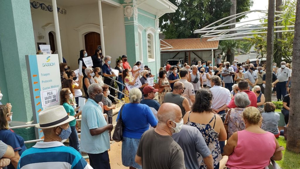 Health plan changes spark protest in Ribeirao