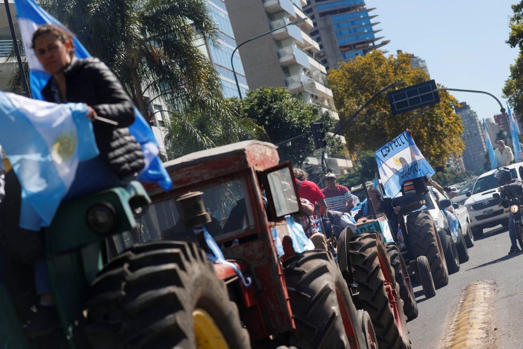 Rural producers build tractors in Buenos Aires in protest against the government - 23/04/2022 - Mercado