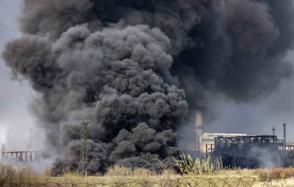 Russia bombs an oil refinery in eastern Ukraine |  Ukraine and Russia