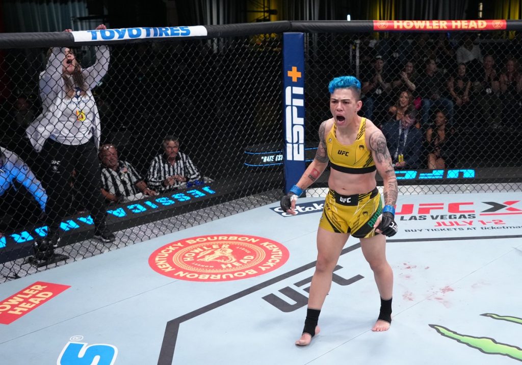 UFC: Stakeholders apply a standing arm triangle and present Amanda Lemos in the first round |  Fight