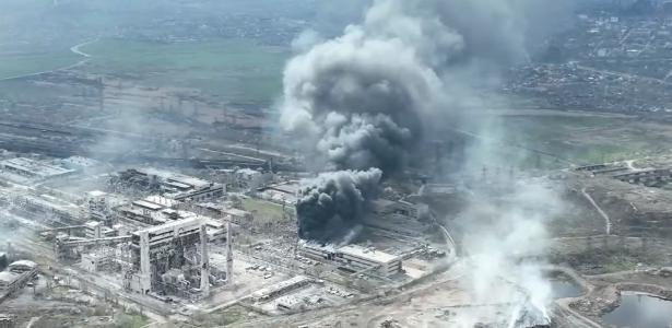 Ukraine accuses Russia of resuming attacks on steel plant
