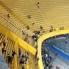 A Boca fan in Bombonera imitates a monkey towards Corinthians fans
