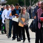US unemployment demands fall;  The economic contraction was confirmed in the first quarter