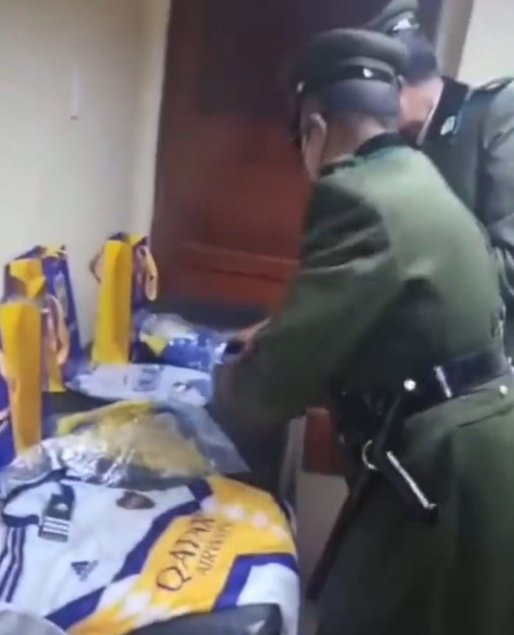 Always Ready company condemns, police confiscate "gifts" from Boca Juniors for arbitration in Bolivia |  Editors