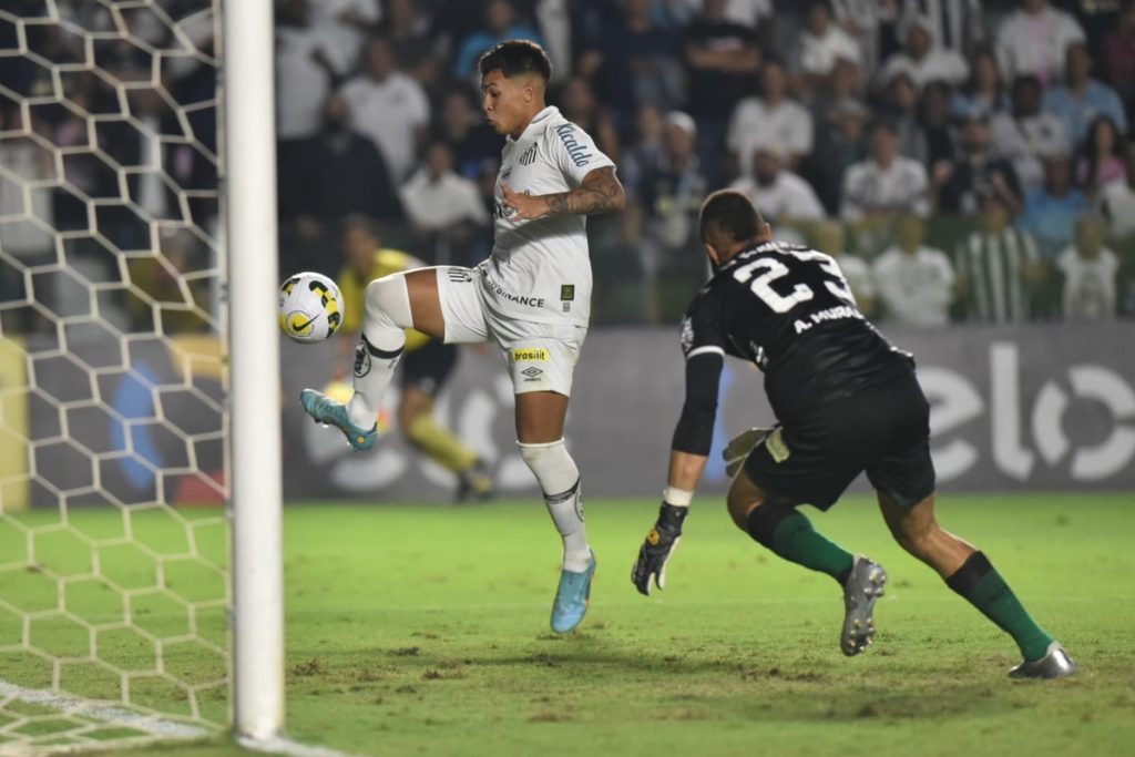 Coritiba plays poorly and loses to Santos and is eliminated in the third stage of the Copa del Rey |  Curitiba