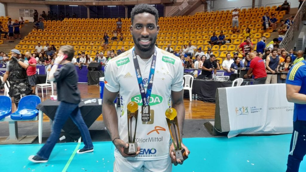 Lopez was named the best player in the men's Super League.  The choice has four from Minas and three from Cruzeiro |  volleyball