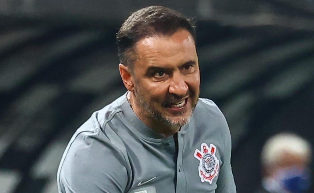 "Speak in other people's homes";  Vitor Pereira is not silent about Jorge Jesus' "confusion" at Flamengo