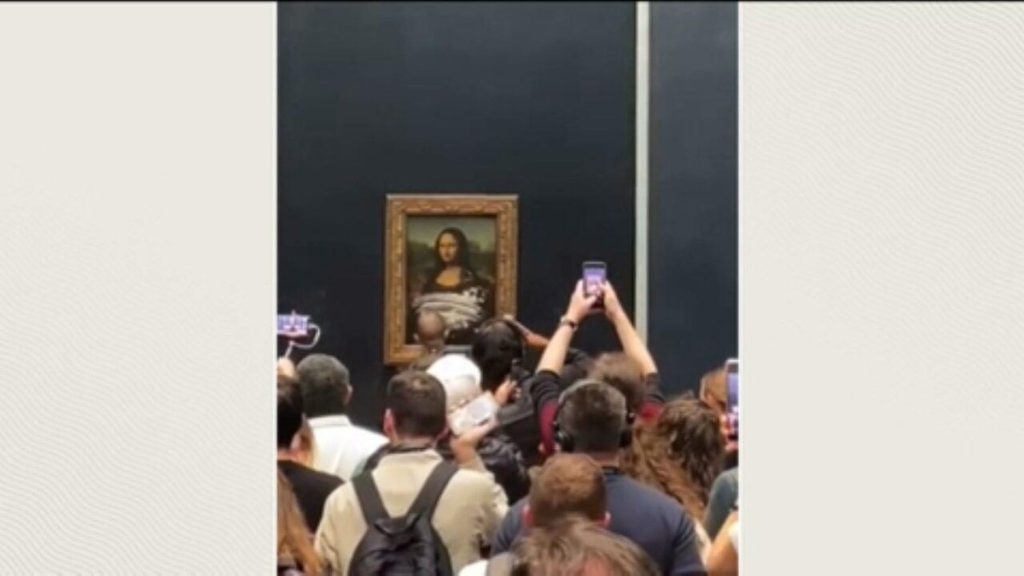 The Mona Lisa was attacked by a visitor at the Louvre |  Globalism