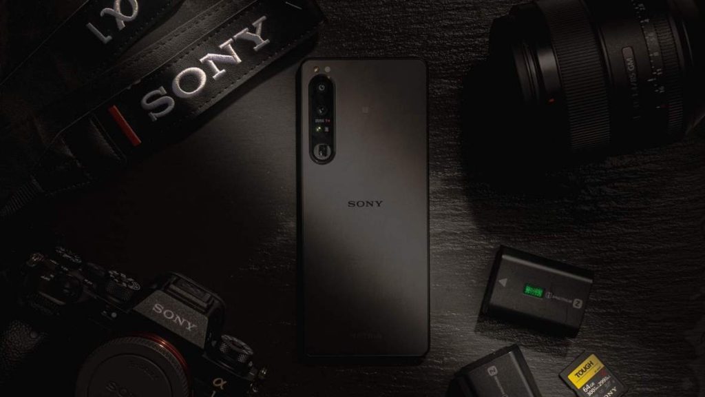 Sony says cell phones will kill 'professional cameras' within two years