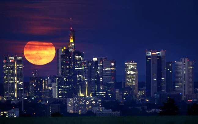 In urban areas of Frankfurt, Germany, the strawberry moon acquires greater importance 