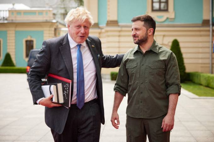Boris Johnson has announced that England will train Ukrainian players