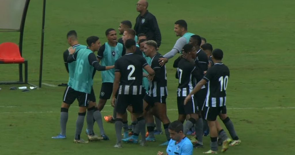Botafogo defeats Flamengo in Javea and approaches the semi-finals at Carioca U-20.