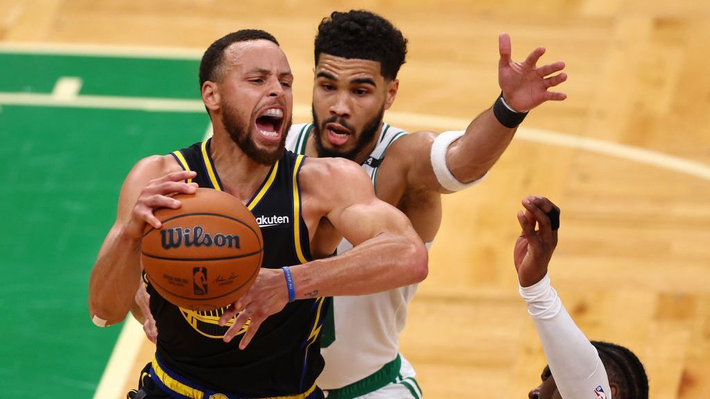Curry "carries" in his back, the Warriors beat the Celtics and a series tie