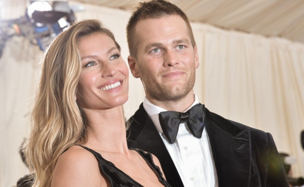 Gisele Bundchen 'shows a lot', films Tom Brady in his underwear and web reacts: 'respect buckle'