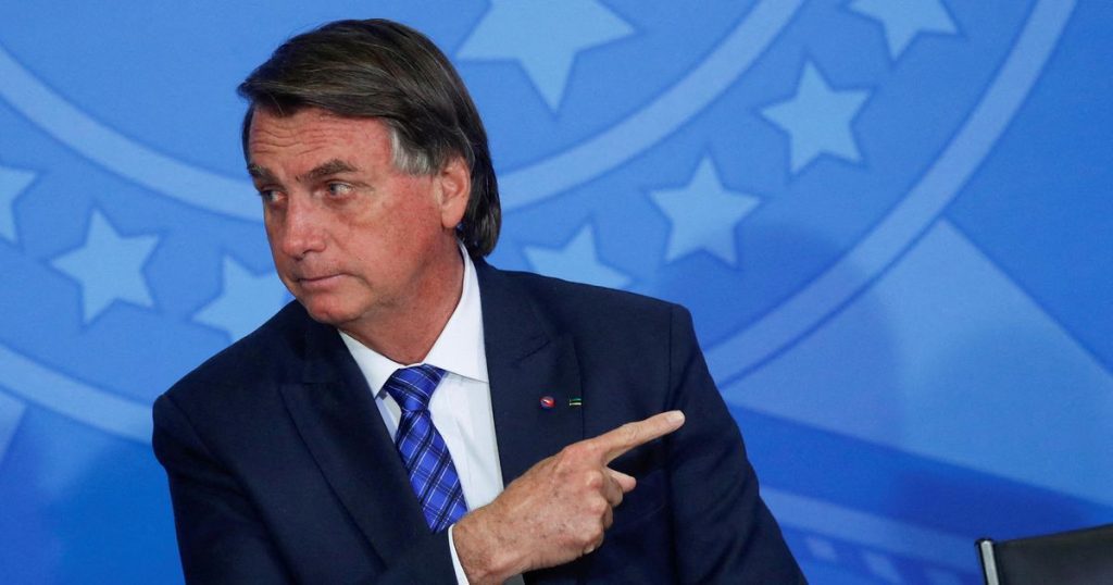 Bolsonaro summons foreign ambassadors to speak out against electronic voting machines on Monday