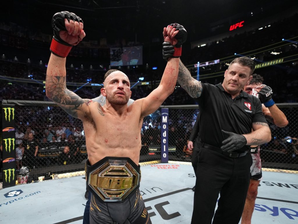 UFC 276: Volkanovsky dominates Holloway, defends featherweight belt, challenges Charles Du Bronx |  fighting