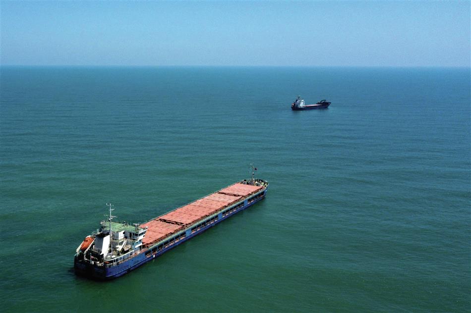 Ukraine.  Turkey allows Russian ship to leave port of stolen grain